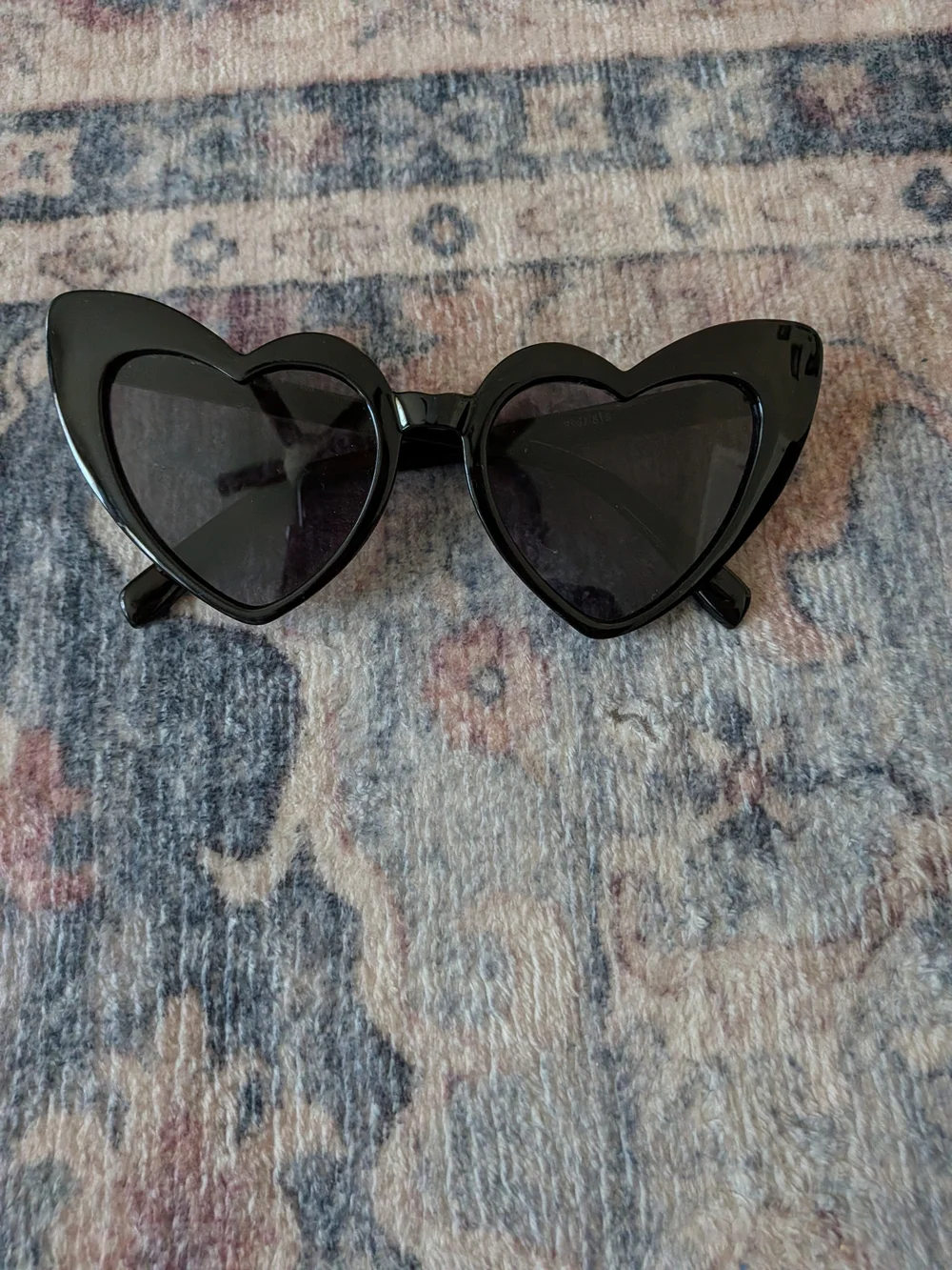 Black Heart-Shaped Sunglasses - Women's Fashion Accessory